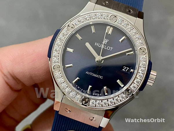 565.NX.7170.RX.1204 Hublot Classic Fusion Titanium Blue Diamonds