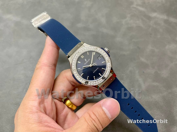 565.NX.7170.RX.1204 Hublot Classic Fusion Titanium Blue Diamonds