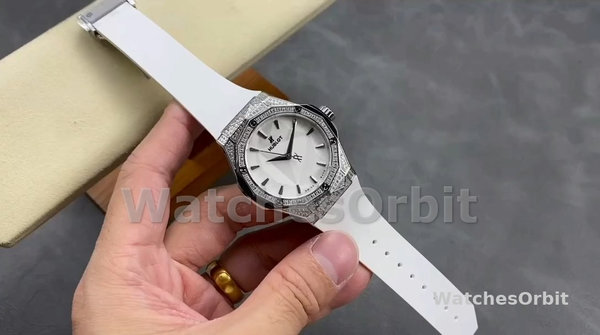 Unisex's Hublot Classic Fusion 40mm Titanium and Rubber - 550.NS.2200.RW.1604.ORL20 White