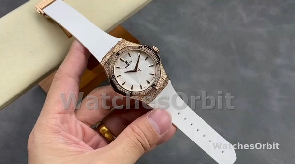 Unisex's Hublot Classic Fusion 40mm Ceramic and Rubber - 550.OS.2200.RW.1604.ORL20 White