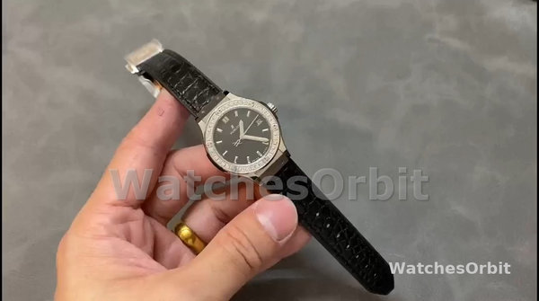 Women's Hublot Classic Fusion 33MM Lady  581.NX.1171.LR.1104 Black