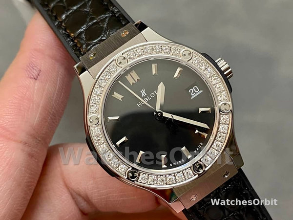 Hublot Classic Fusion 581.NX.1171.LR.1104 33mm Lady Watch