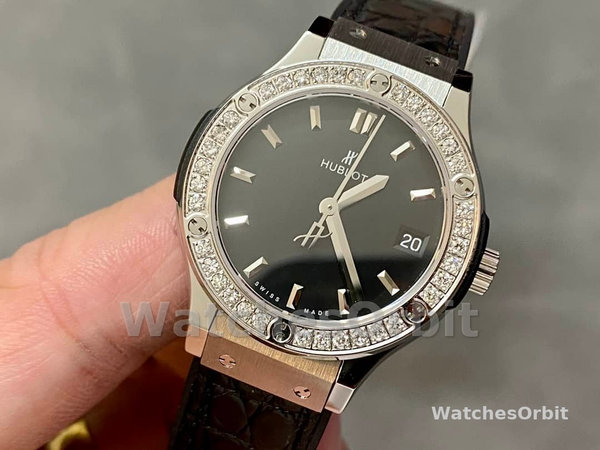 Hublot Classic Fusion 581.NX.1171.LR.1104 33mm Lady Watch