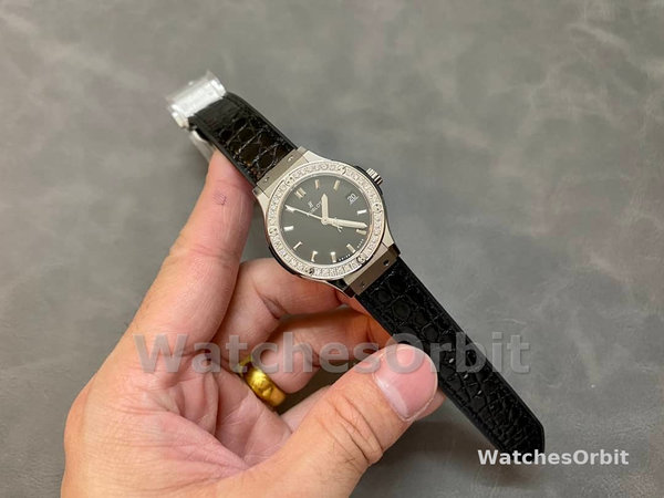 Hublot Classic Fusion 581.NX.1171.LR.1104 33mm Lady Watch