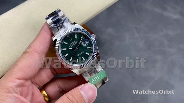 Men's Rolex Datejust 41mm Men's-126334 0029-Fluted Bezel-Green Motif Dial Green