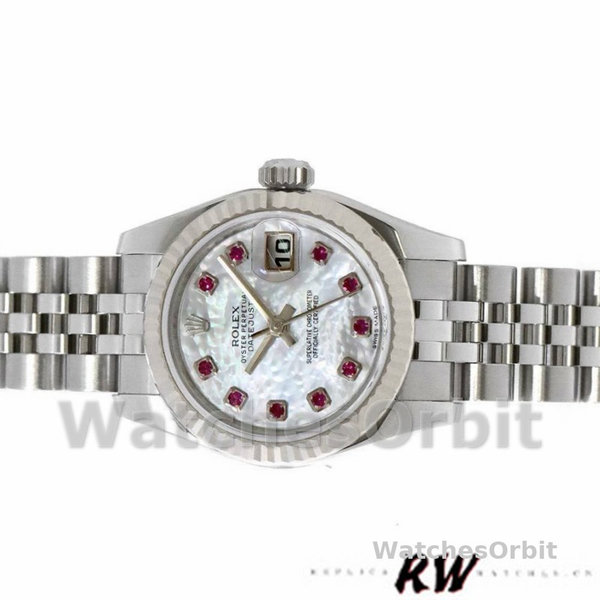 Replique Rolex Datejust-179174, 26mm, cadran blanc nacre, lunette cannelée, Lady MOP pour femme