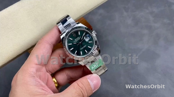 Replica Rolex Datejust 41 mm Uomo-m126334 0027-Ghiera scanalata-Dialetto verde Quadrante verde