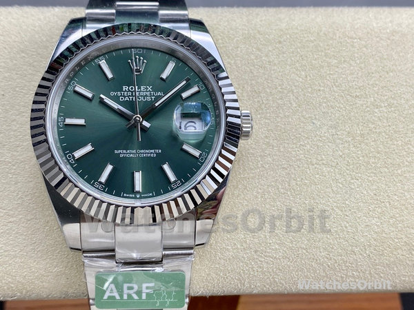 Replica Rolex Datejust 41 mm Uomo-m126334 0027-Ghiera scanalata-Dialetto verde Quadrante verde