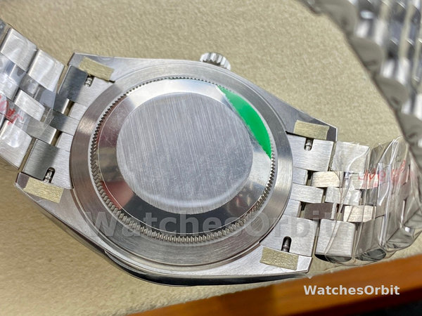 Rolex Datejust 41mm m126300 0004 Silver Stick DIal Oystersteel Case Domed Bezel