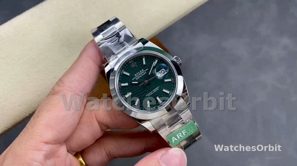 Men's Rolex Datejust 41-126300 0021, Steel, Oyster Bracelet, Smooth Bezel Green Dial