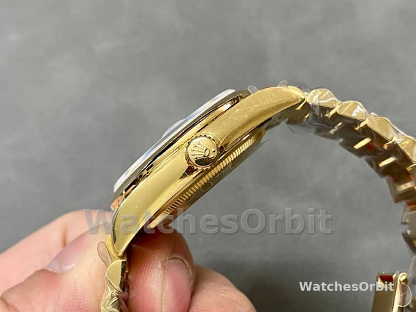 Replica Rolex Day-Date 36mm voor heren-118208 Geelgoud-Witte wijzerplaat-Roomcijfer Wit