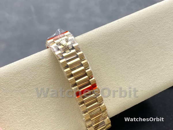 Replica Rolex Day Date 36-128238-0106, oro giallo, lunetta scanalata, quadrante con puzzle Emoji, unisex