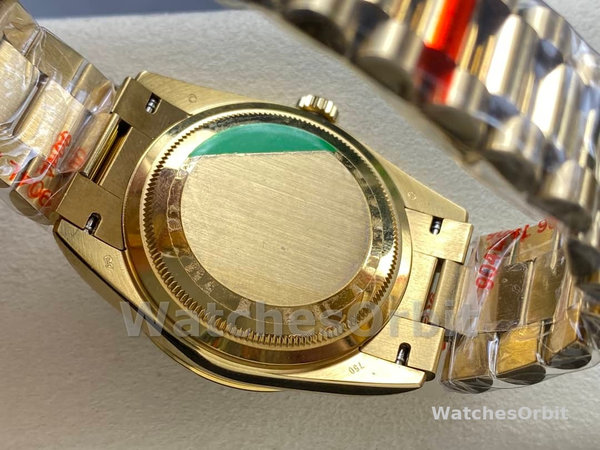 Replica Rolex Day Date 36-128238-0106, oro giallo, lunetta scanalata, quadrante con puzzle Emoji, unisex