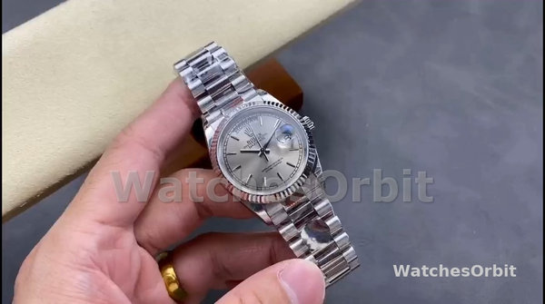 Replica Rolex Day-Date 36mm Unisex-128239 0005-Wit Gold-Zilver Index Dial Zilver