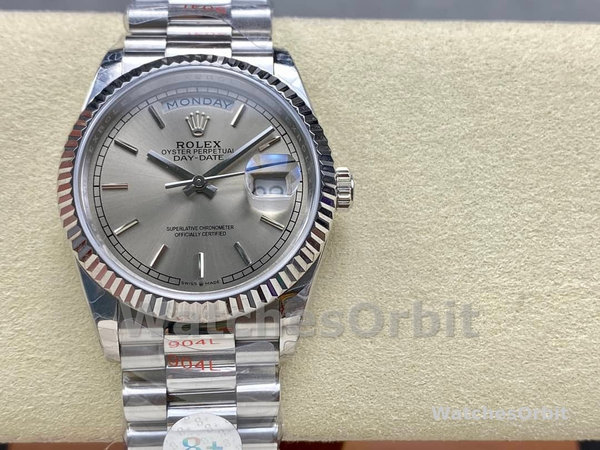 Replica Rolex Day-Date 36mm Unisex-128239 0005-Wit Gold-Zilver Index Dial Zilver
