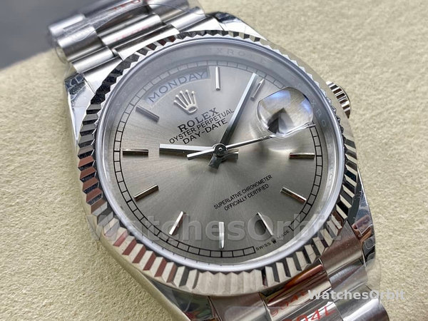 Replica Rolex Day-Date 36mm Unisex-128239 0005-Wit Gold-Zilver Index Dial Zilver