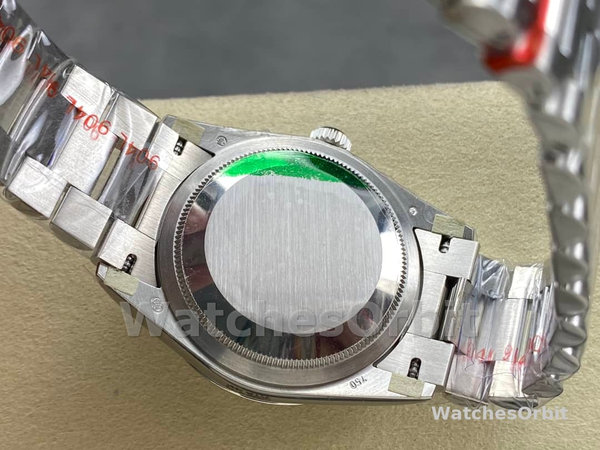 Replica Rolex Day-Date 36mm Unisex-128239 0005-Wit Gold-Zilver Index Dial Zilver