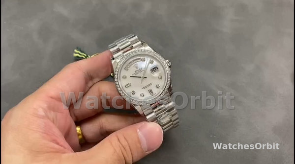 Replica Rolex Day-Date 36mm dames-128349RBR-Witte parelmoer wijzerplaat-Diamanten ring MOP