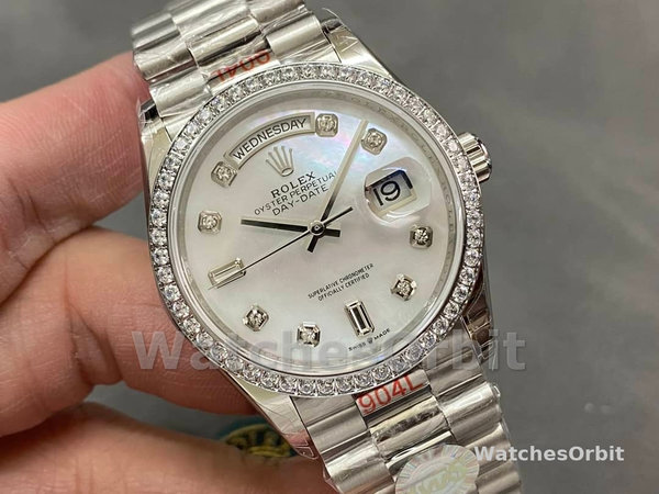 Replica Rolex Day-Date 36mm dames-128349RBR-Witte parelmoer wijzerplaat-Diamanten ring MOP