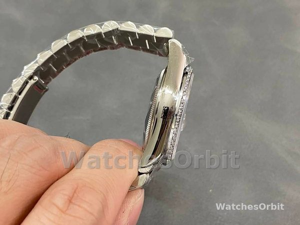 Replica Rolex Day-Date 36mm dames-128349RBR-Witte parelmoer wijzerplaat-Diamanten ring MOP