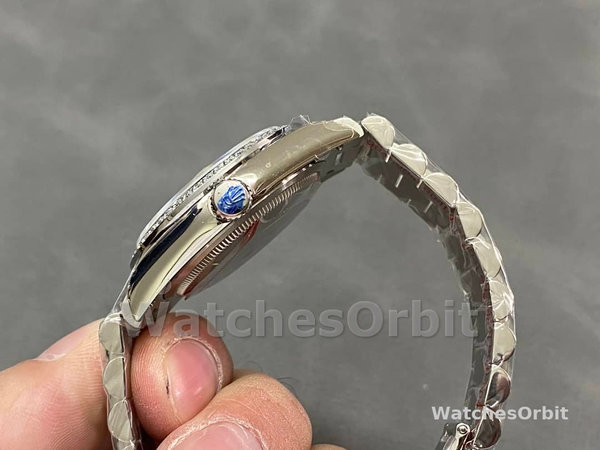 Replica Rolex Day-Date 36mm dames-128349RBR-Witte parelmoer wijzerplaat-Diamanten ring MOP