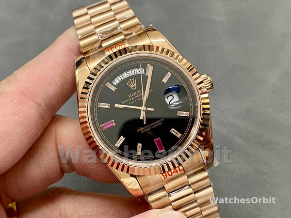 Replica Heren Rolex Day-Date-218235, 41mm, Rose Goud, Zwarte Wijzerplaat met Diamanten en Robijnen, Heren Zwart