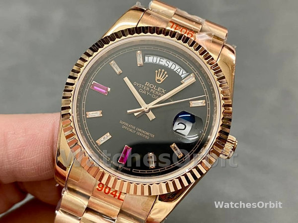 Replica Heren Rolex Day-Date-218235, 41mm, Rose Goud, Zwarte Wijzerplaat met Diamanten en Robijnen, Heren Zwart