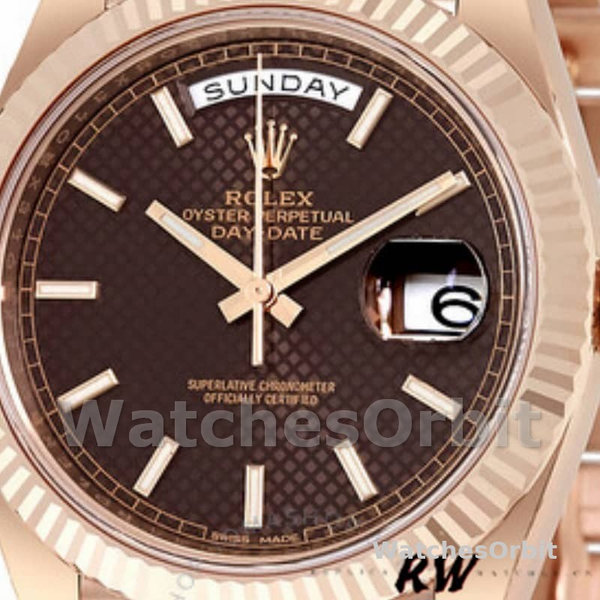 Replica Heren Rolex Day-Date-228235, 40mm, Chocoladebruine Diagonaalmotief wijzerplaat, Geribbelde lunette