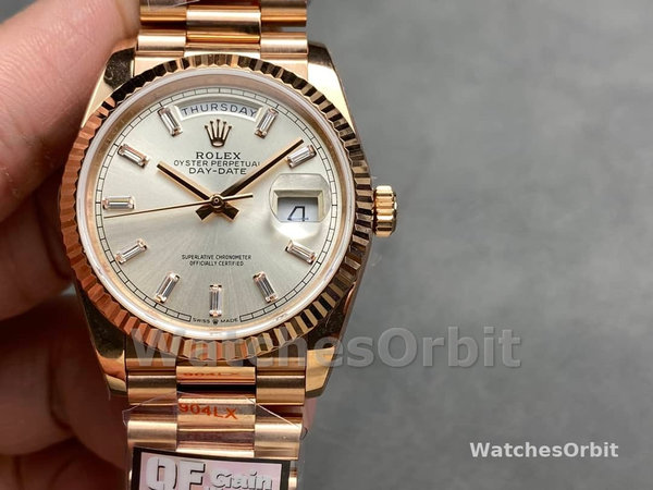 Replica Heren Rolex Day-Date-228235, 40mm, Sundust Index wijzerplaat, geribbelde lunette, Heren Sundust