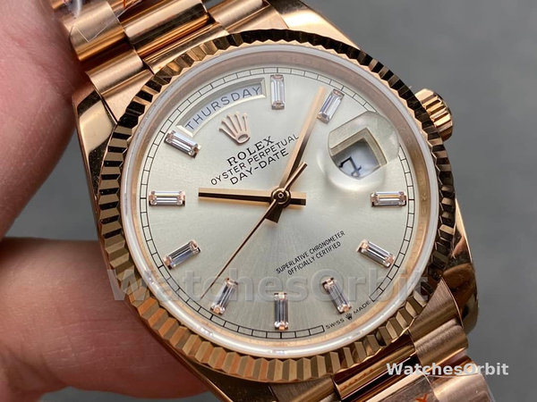 Replica Heren Rolex Day-Date-228235, 40mm, Sundust Index wijzerplaat, geribbelde lunette, Heren Sundust