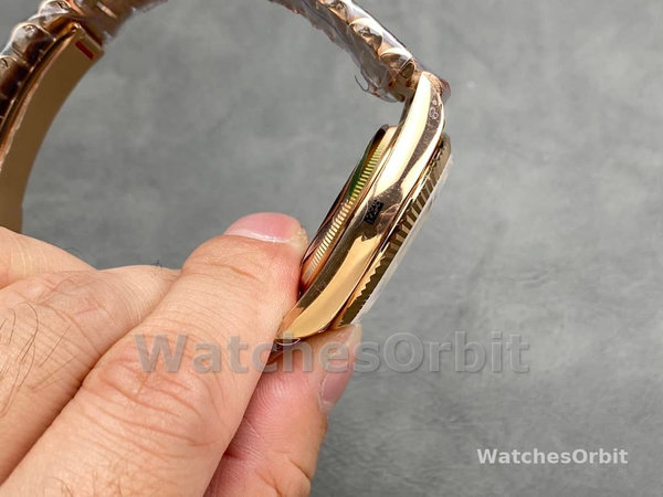 Replica Heren Rolex Day-Date-228235, 40mm, Sundust Index wijzerplaat, geribbelde lunette, Heren Sundust