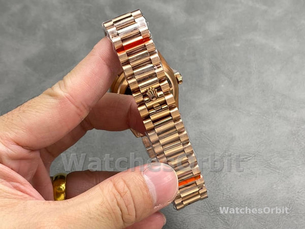 Replica Heren Rolex Day-Date-228235, 40mm, Sundust Index wijzerplaat, geribbelde lunette, Heren Sundust
