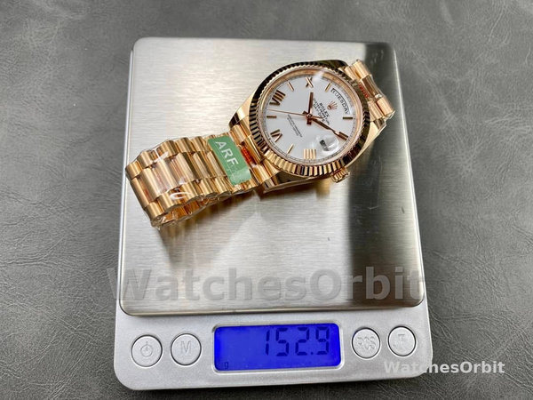 Replica Heren Rolex Day-Date-228235, 40mm, Witte Romeinse Cijfer Wijzerplaat, Geribbelde Ring, Heren Wit