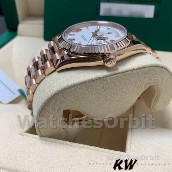 Replica Heren Rolex Day-Date-228235, 40mm, Witte Romeinse Cijfer Wijzerplaat, Geribbelde Ring, Heren Wit