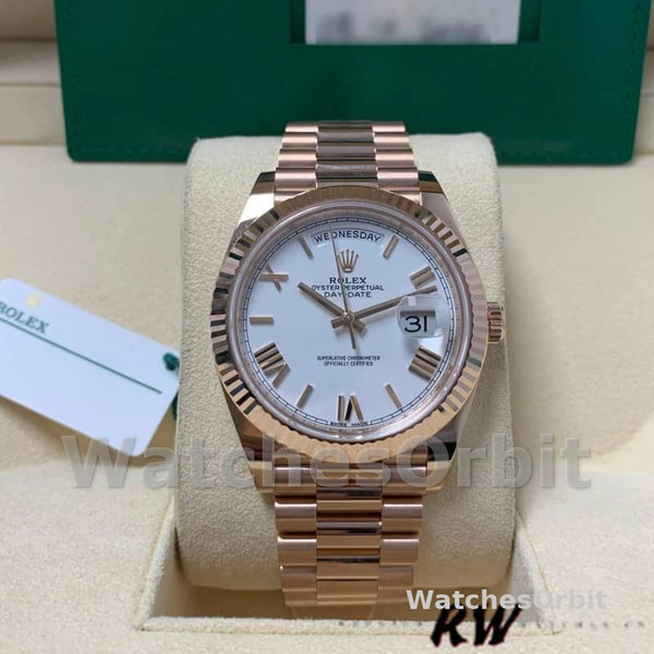 Replica Heren Rolex Day-Date-228235, 40mm, Witte Romeinse Cijfer Wijzerplaat, Geribbelde Ring, Heren Wit