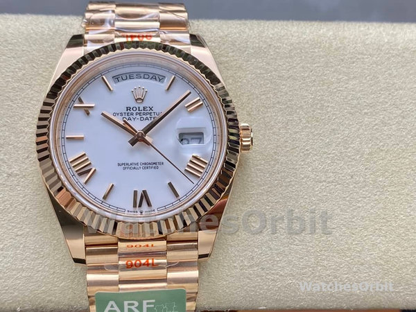Replica Heren Rolex Day-Date-228235, 40mm, Witte Romeinse Cijfer Wijzerplaat, Geribbelde Ring, Heren Wit