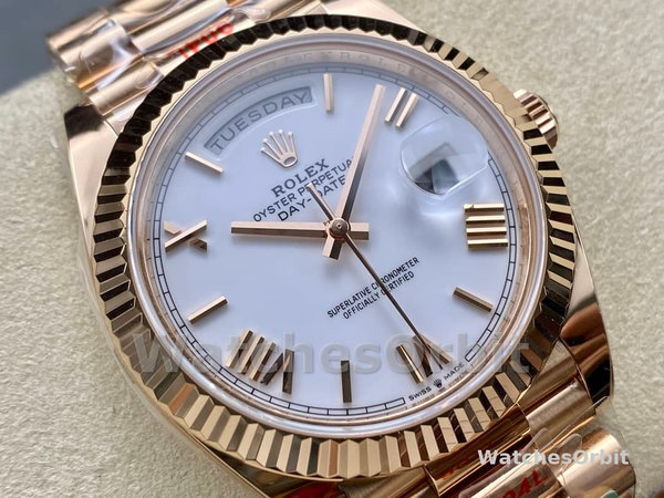 Replica Heren Rolex Day-Date-228235, 40mm, Witte Romeinse Cijfer Wijzerplaat, Geribbelde Ring, Heren Wit