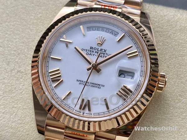 Replica Heren Rolex Day-Date-228235, 40mm, Witte Romeinse Cijfer Wijzerplaat, Geribbelde Ring, Heren Wit