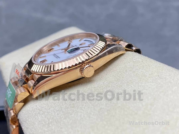Replica Heren Rolex Day-Date-228235, 40mm, Witte Romeinse Cijfer Wijzerplaat, Geribbelde Ring, Heren Wit