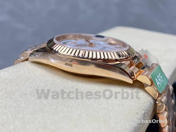 Replica Heren Rolex Day-Date-228235, 40mm, Witte Romeinse Cijfer Wijzerplaat, Geribbelde Ring, Heren Wit