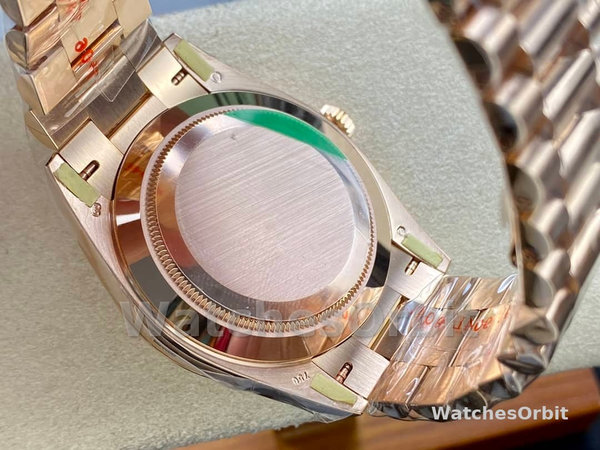 Replica Heren Rolex Day-Date-228235, 40mm, Witte Romeinse Cijfer Wijzerplaat, Geribbelde Ring, Heren Wit