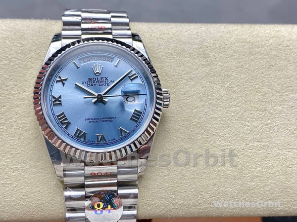 Replica Rolex Day-Date 40 mm Uomo-228236 0012-Ghiera scanalata-Dialetto blu ghiaccio Blu ghiaccio
