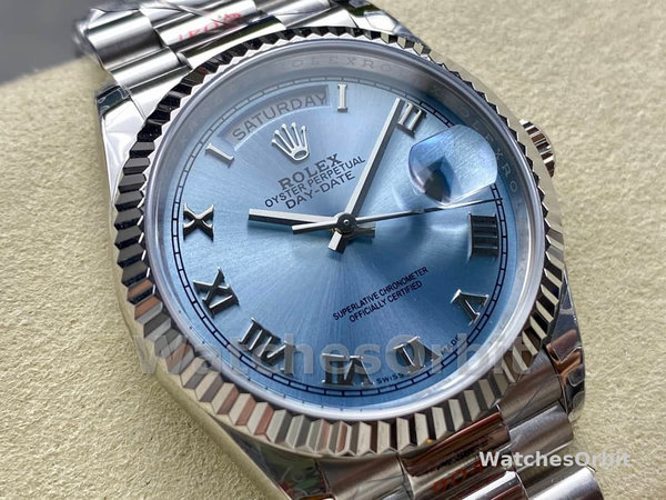 Replica Rolex Day-Date 40 mm Uomo-228236 0012-Ghiera scanalata-Dialetto blu ghiaccio Blu ghiaccio