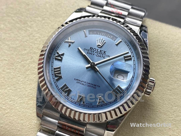 Replica Rolex Day-Date 40 mm Uomo-228236 0012-Ghiera scanalata-Dialetto blu ghiaccio Blu ghiaccio
