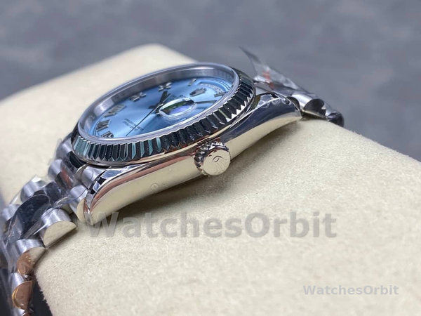 Replica Rolex Day-Date 40 mm Uomo-228236 0012-Ghiera scanalata-Dialetto blu ghiaccio Blu ghiaccio