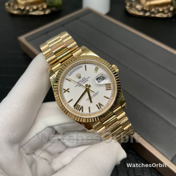 Replica Heren Rolex Day-Date-228238, 40mm, Witte Romeinse wijzerplaat, Geribbelde lunette