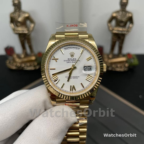 Replica Heren Rolex Day-Date-228238, 40mm, Witte Romeinse wijzerplaat, Geribbelde lunette