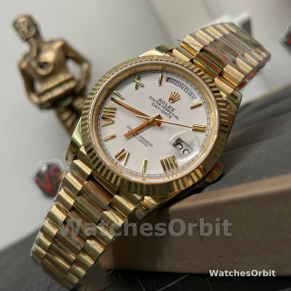 Replica Heren Rolex Day-Date-228238, 40mm, Witte Romeinse wijzerplaat, Geribbelde lunette