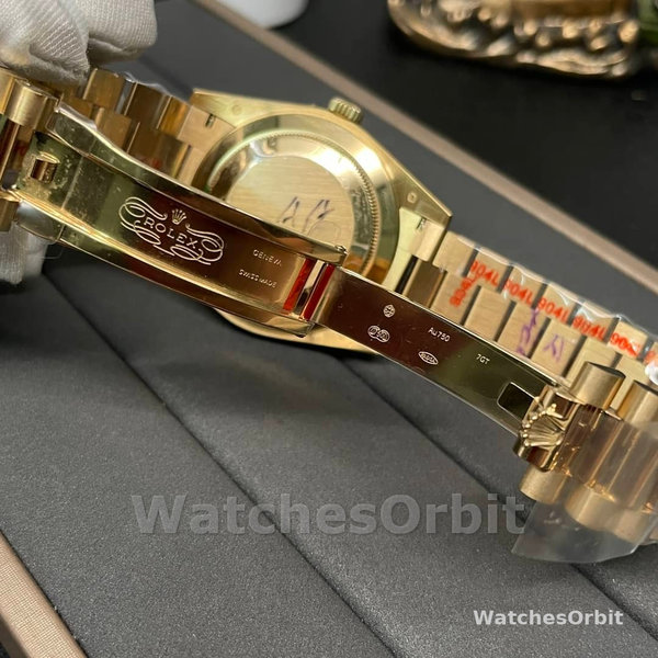 Replica Heren Rolex Day-Date-228238, 40mm, Witte Romeinse wijzerplaat, Geribbelde lunette