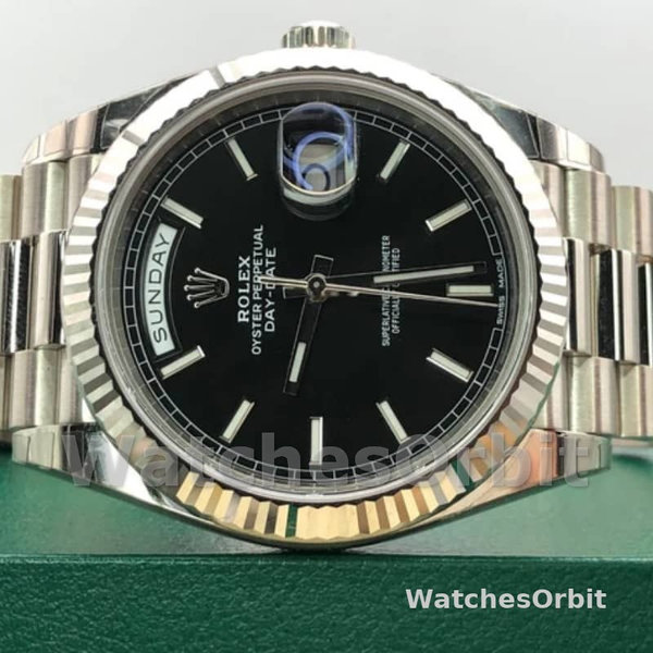 Replica Heren Rolex Day-Date-228239, 40 mm, zwarte index wijzerplaat, geribbelde lunette, heren zwart